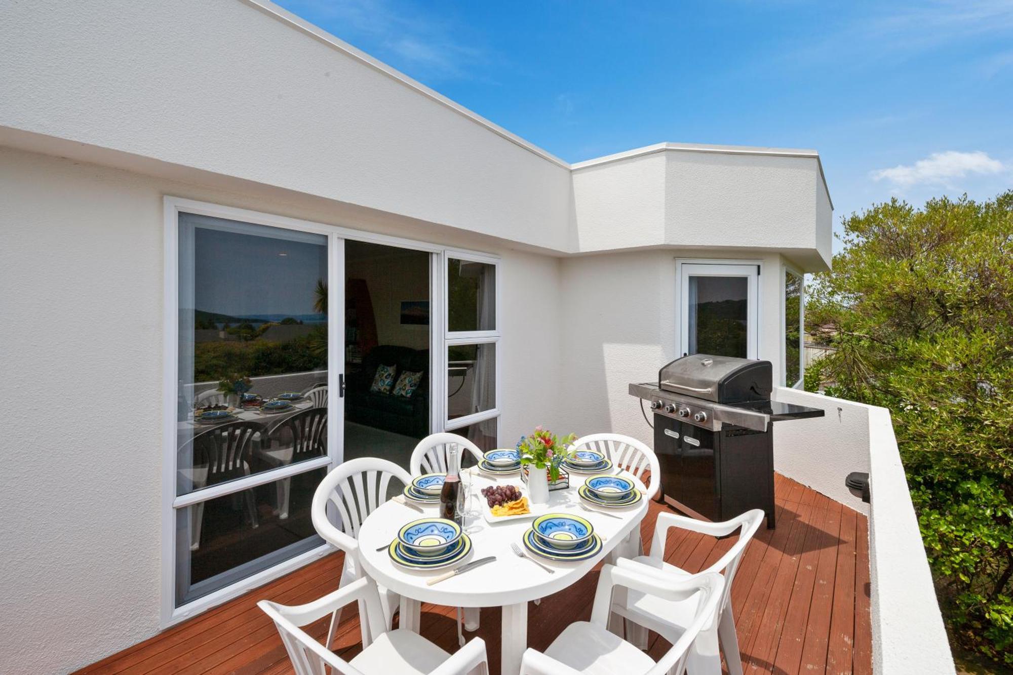 The White House - Taupo Holiday Home Eksteriør billede