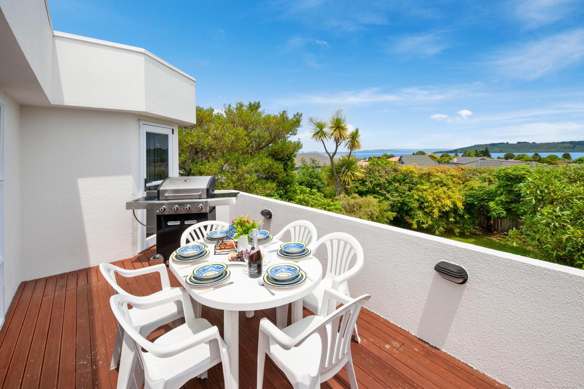 The White House - Taupo Holiday Home Eksteriør billede