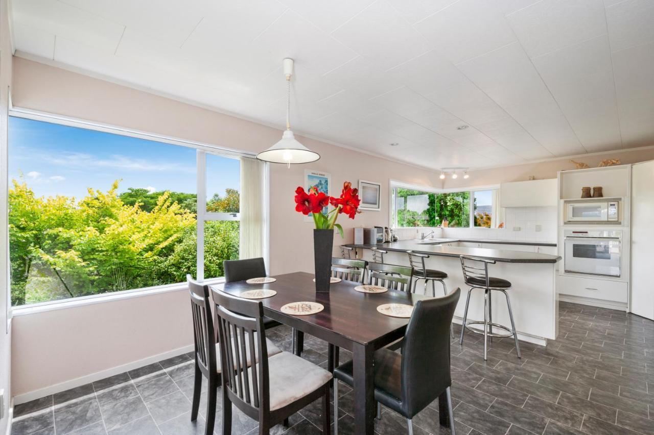 The White House - Taupo Holiday Home Eksteriør billede